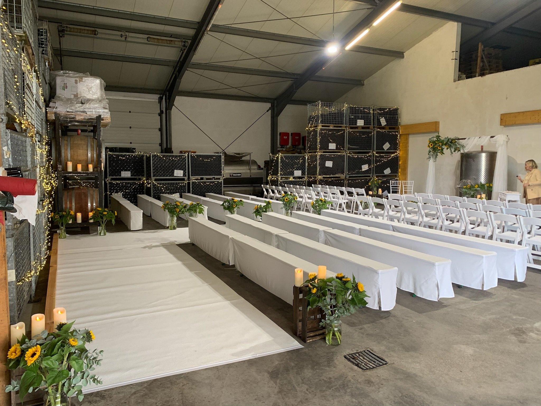 Weinhalle in den Reben
